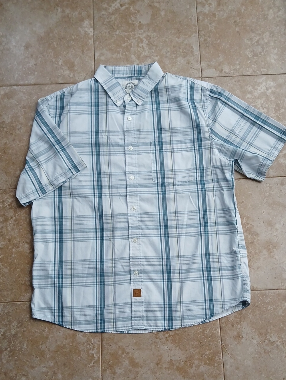 Dubinik Short-Sleeve Plaid Button-Down Pocket Shirt